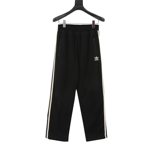 Adidas originals Trefoil Logo Embroidered Side Stripe Retro Sportswear Trousers